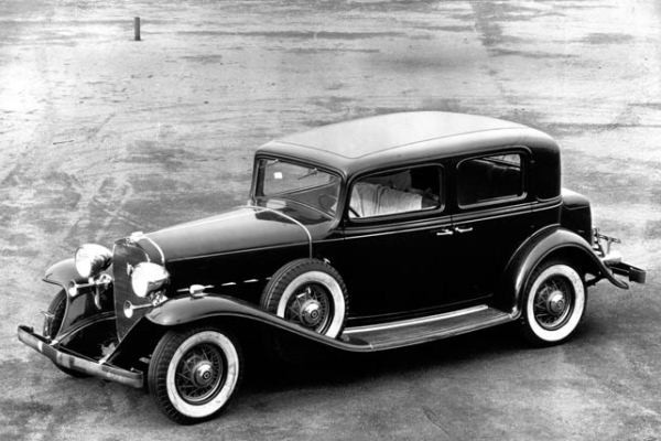 1932 cadillac v8 town sedan