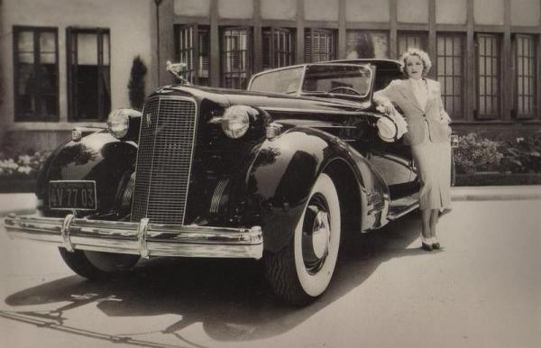 Marlene dietrich et sa cadillac de 1935